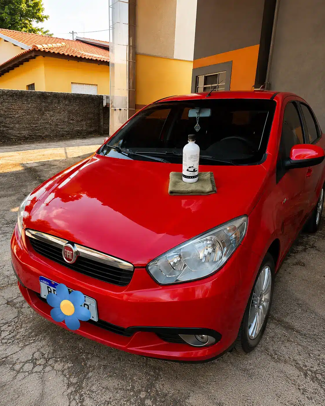 Carro vermelho com pintura brilhante apos Resina Extreme